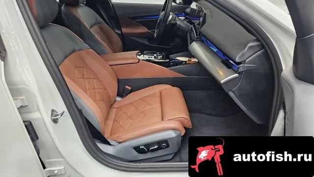 BMW 5-Series 5 Series (G60) 2025 года - похожие автомобили
