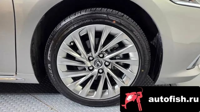Lexus ES ES300h 7th generation 2025 года - похожие автомобили