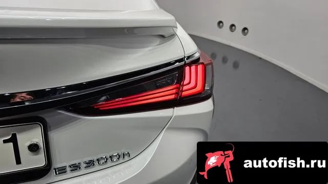 Lexus ES ES300h 7th generation 2023 года - похожие автомобили