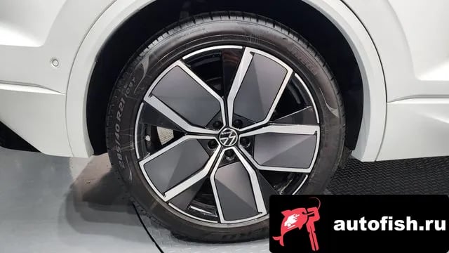 Volkswagen Touareg Tuareg 3rd generation 2025 года - вид 5