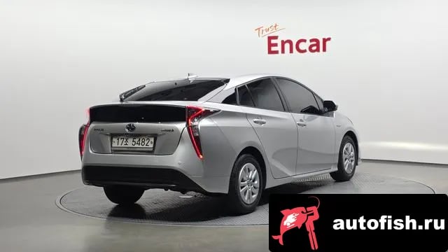 Toyota Prius Prius 4th Generation 2018 года - вид 2