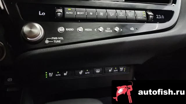 Lexus ES ES300h 7th generation 2025 года - похожие автомобили