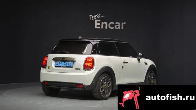 Mini Cooper Cooper Electric 2023 года - вид 2