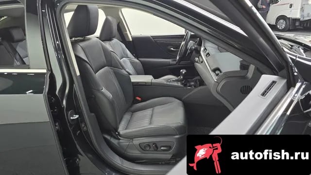 Lexus ES ES300h 7th generation 2020 года - похожие автомобили