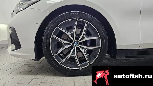 BMW 5-Series 5 Series (G60) 2023 года - вид 5