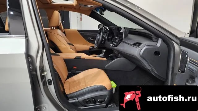 Lexus ES ES300h 7th generation 2024 года - похожие автомобили