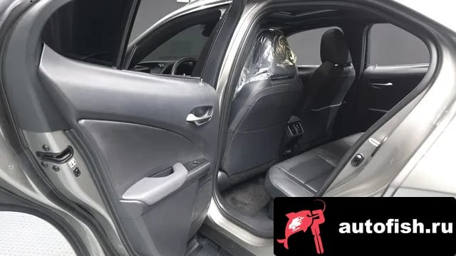 Lexus UX UX300h 2024 года - похожие автомобили