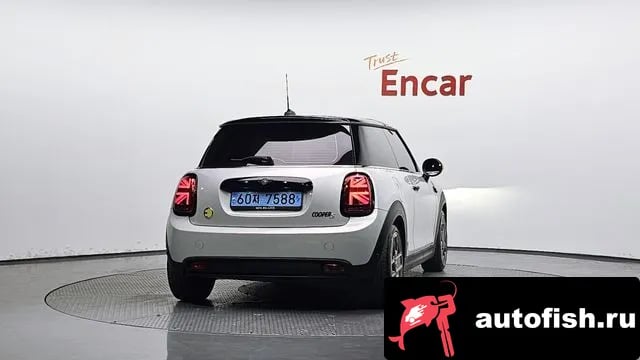 Mini Cooper Cooper Electric 2022 года - вид 4