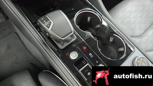 Volkswagen Touareg Tuareg 3rd generation 2025 года - похожие автомобили