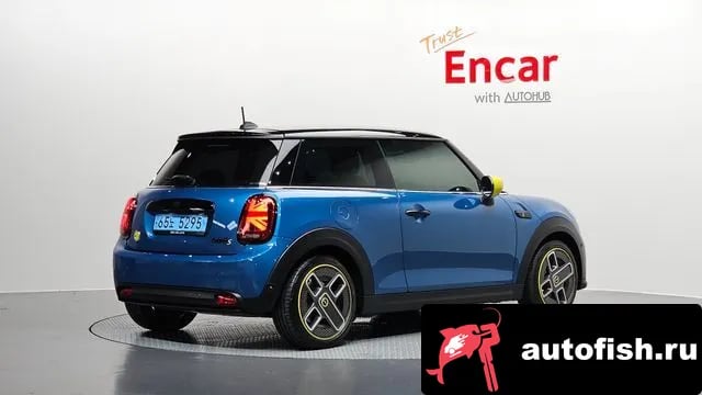 Mini Cooper Cooper Electric 2023 года - вид 2
