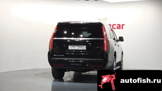 Cadillac Escalade Escalade 2018 года - похожие автомобили
