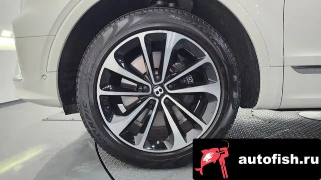 Bentley Bentayga Benteiga 2024 года - вид 5