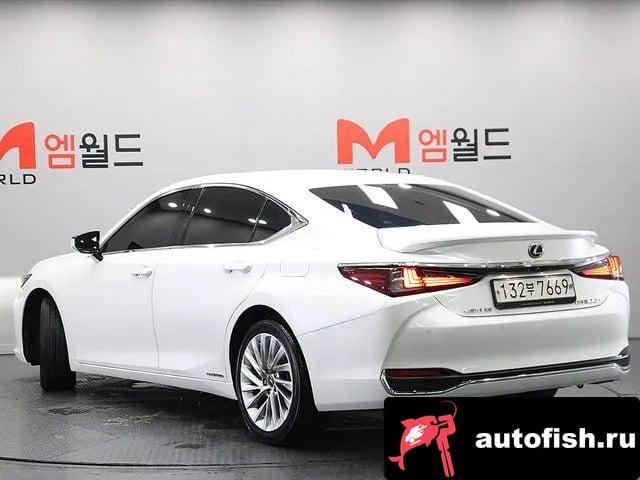 Lexus ES ES300h 7th generation 2022 года - вид 3