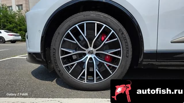 Porsche Macan Makan EV 2025 года - вид 5