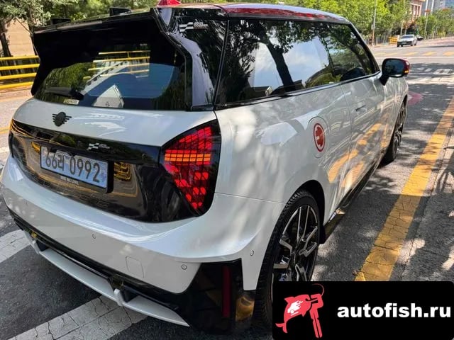 Mini Cooper Cooper Electric 4th Generation 2025 года - вид 2