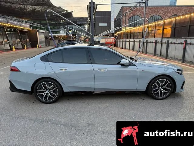BMW 5-Series 5 Series (G60) 2025 года - вид 3