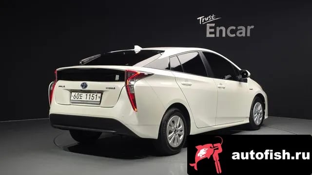 Toyota Prius Prius 4th Generation 2018 года - вид 2