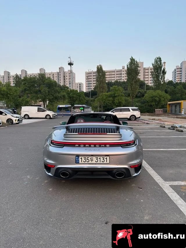 Porsche 911 911 (992) 2021 года - вид 3