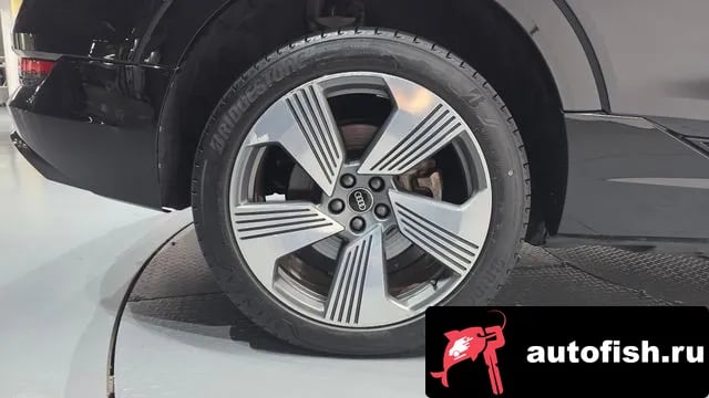 Audi e-tron e-Tron 2023 года - вид 4