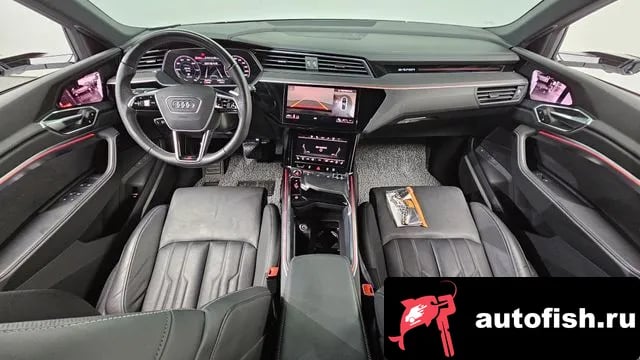 Audi e-tron e-Tron 2023 года - похожие автомобили
