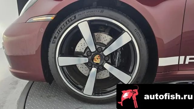 Porsche 911 911 (992) 2021 года - вид 5