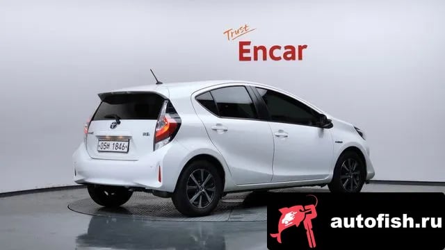 Toyota Prius Prius C 2018 года - вид 2