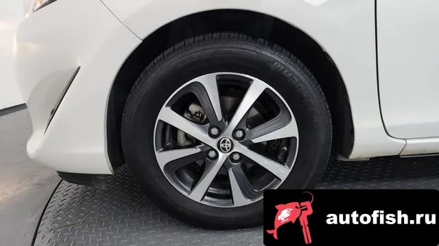 Toyota Prius Prius C 2018 года - вид 5