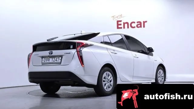 Toyota Prius Prius 4th Generation 2018 года - вид 2