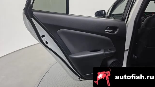 Toyota Prius Prius 4th Generation 2018 года - похожие автомобили