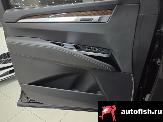 Cadillac Escalade Escalade 5th Generation 2025 года - похожие автомобили