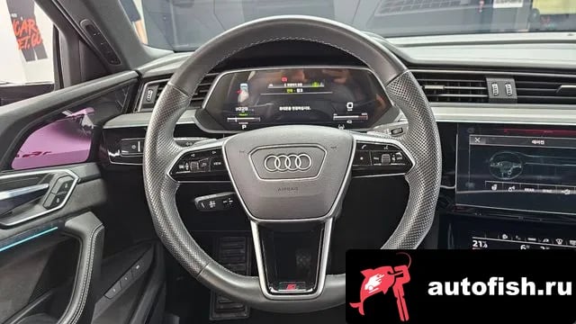 Audi e-tron e-Tron 2023 года - похожие автомобили