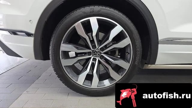 Volkswagen Touareg Tuareg 3rd generation 2021 года - вид 5