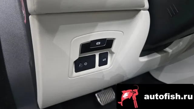 Land Rover Range Rover Velar Range Rover Bella 2019 года - похожие автомобили