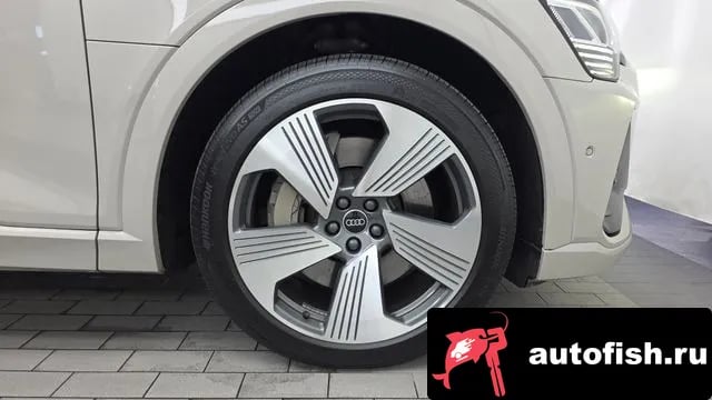 Audi e-tron e-Tron 2022 года - похожие автомобили