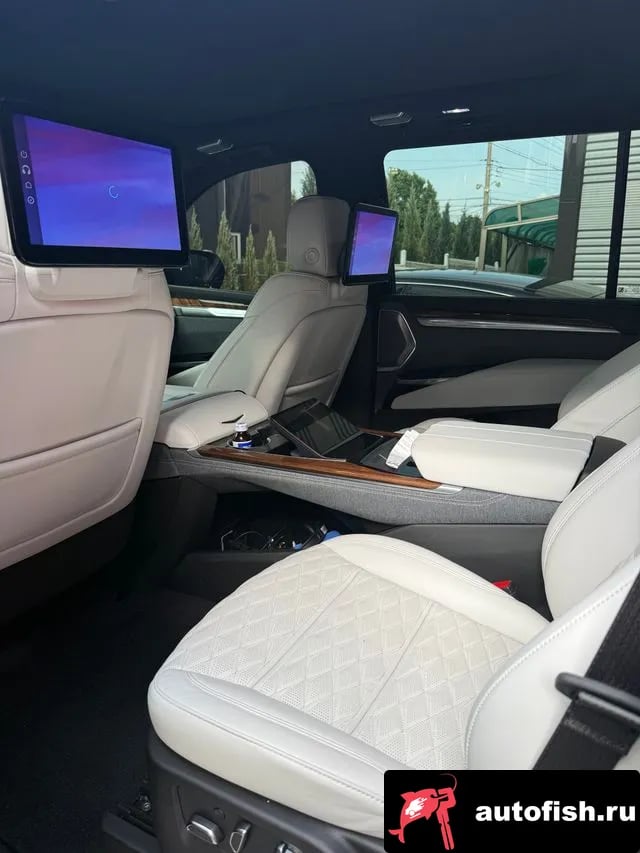 Cadillac Escalade Escalade 5th Generation 2025 года - автомобиль из Южной Кореи
