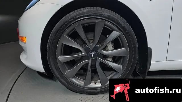 Tesla Model 3 Model 3 2020 года - вид 5