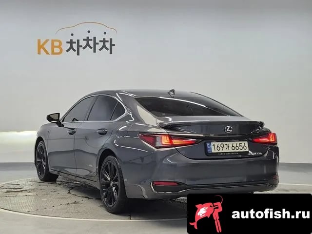 Lexus ES ES300h 7th generation 2024 года - вид 2