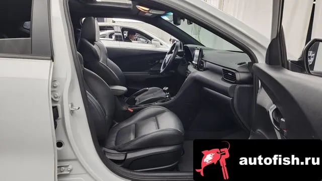 Hyundai Veloster Veloster (JS) 2018 года - похожие автомобили