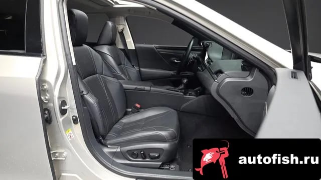 Lexus ES ES300h 7th generation 2018 года - похожие автомобили