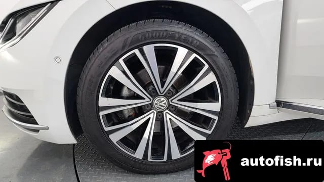 Volkswagen Arteon Atheon 2019 года - вид 5