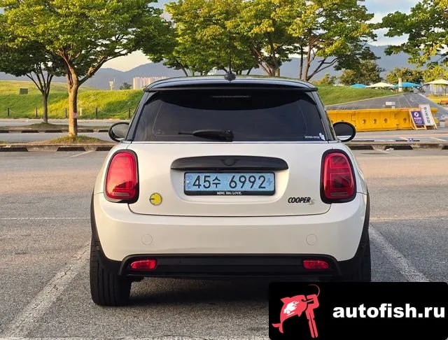 Mini Cooper Cooper Electric 2023 года - вид 4