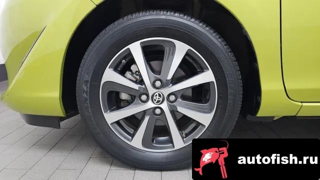Toyota Prius Prius C 2018 года - вид 4