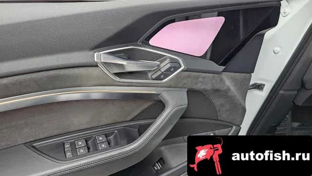 Audi e-tron e-Tron 2021 года - похожие автомобили