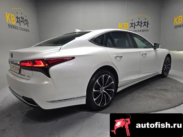 Lexus LS LS500h 5th generation 2022 года - вид 4