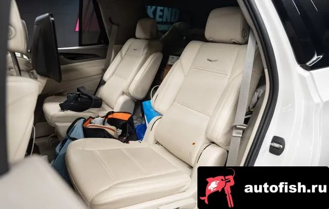 Cadillac Escalade Escalade 5th Generation 2021 года - похожие автомобили
