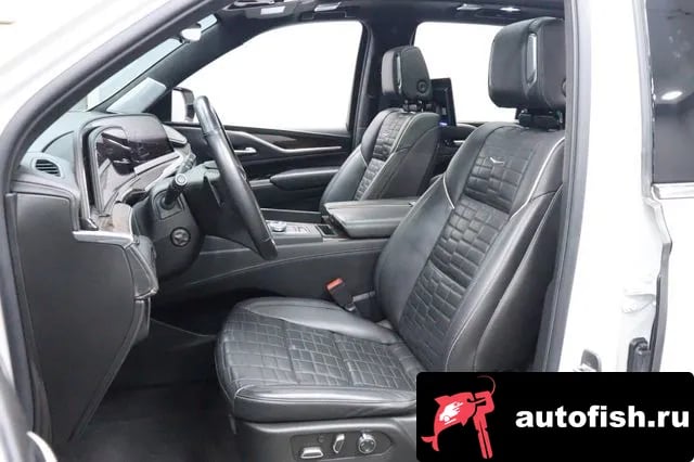 Cadillac Escalade Escalade 5th Generation 2022 года - похожие автомобили