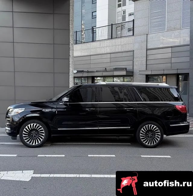 Lincoln Navigator Navigator 4th generation 2021 года - похожие автомобили