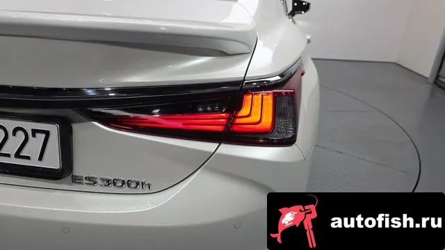Lexus ES ES300h 7th generation 2025 года - похожие автомобили