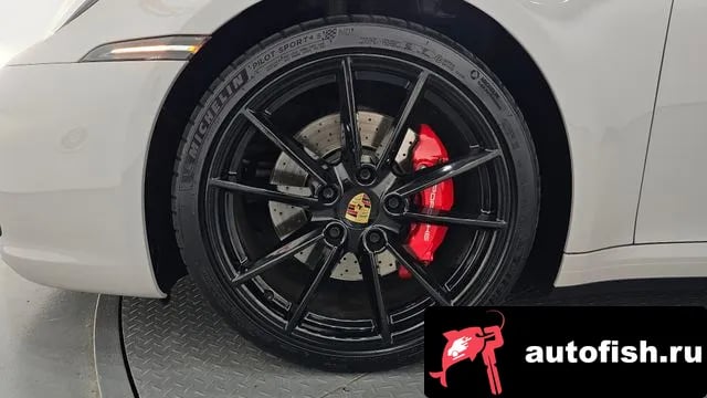 Porsche 911 911 (992) 2020 года - вид 5