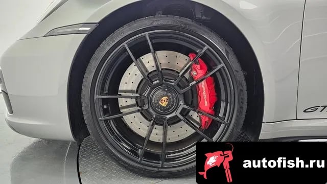 Porsche 911 911 (992) 2022 года - вид 5